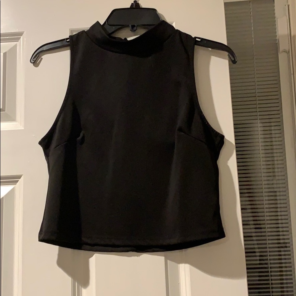 Black Astr crop top size M